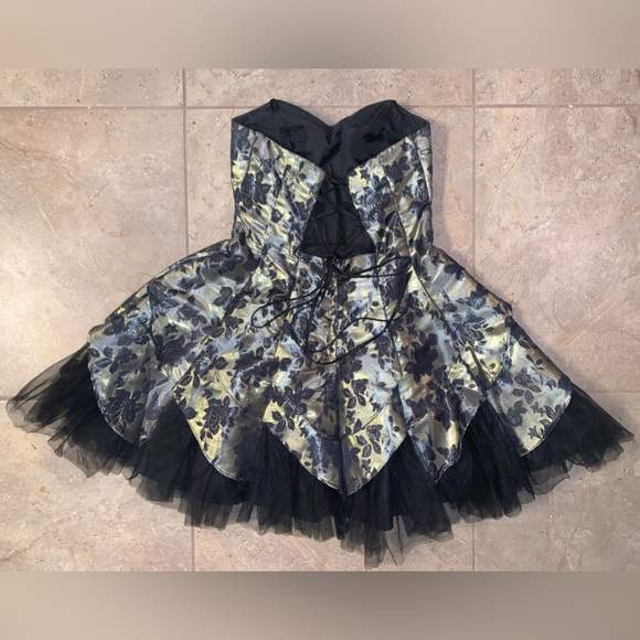 Vintage Rare Roberta Cocktail Dress Black Gold Floral Layered Skirt - Size 9/10 - Picture 2 of 14
